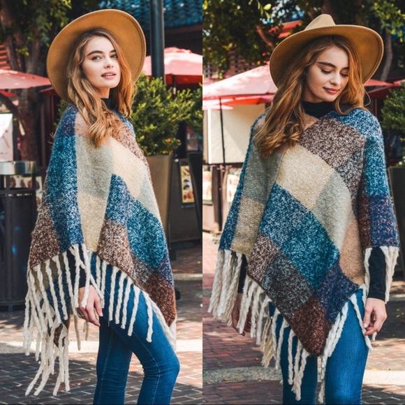 ✨LAST ONE✨Warm Knit Colorblock Fringed poncho - Picture 3 of 3